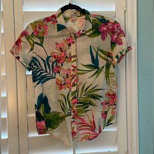 Billabong. Floral tropical Hawaiian shirt/ button up. Size: Small